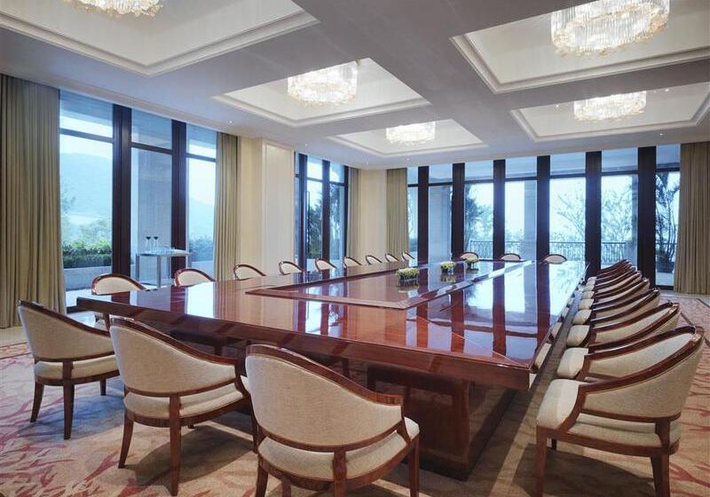 هتل The Westin Zhujiajian Resort, Zhoushan