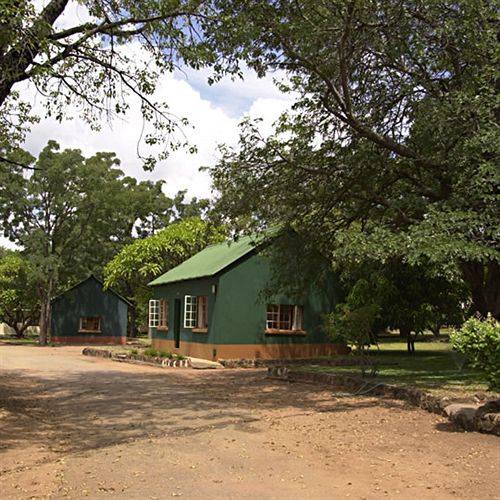 هتل Victoria Falls Restcamp And Lodges