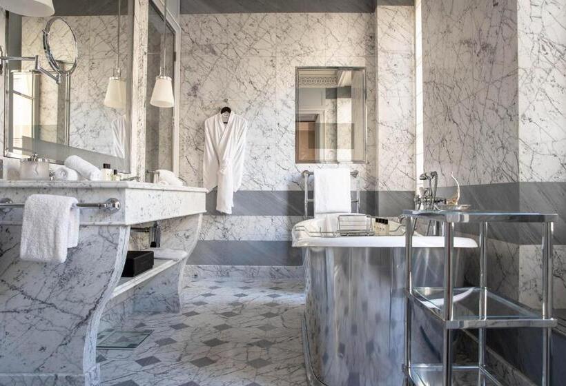La Réserve Paris Hotel & Spa