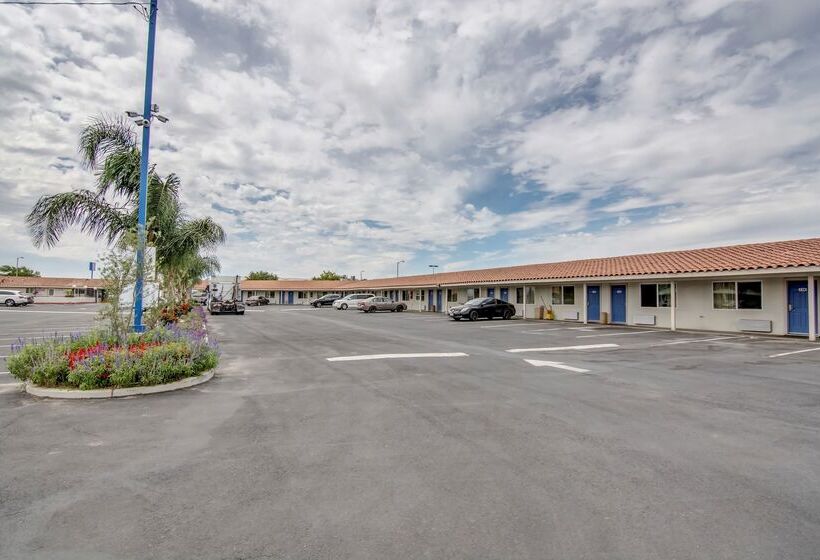 Motel 6 Manteca