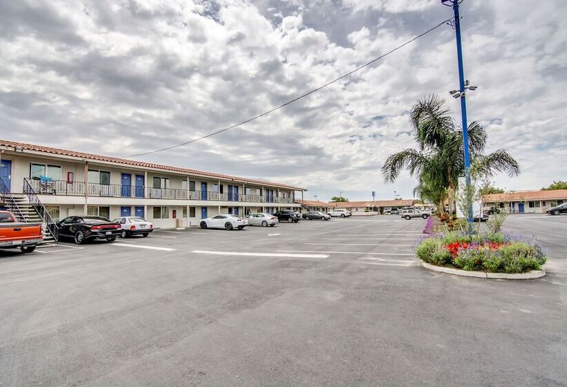 Motel 6 Manteca