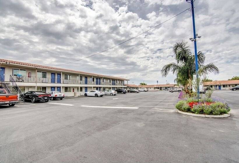 Motel 6 Manteca