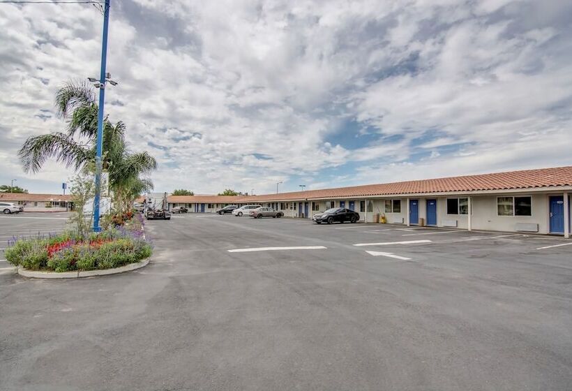 Motel 6 Manteca