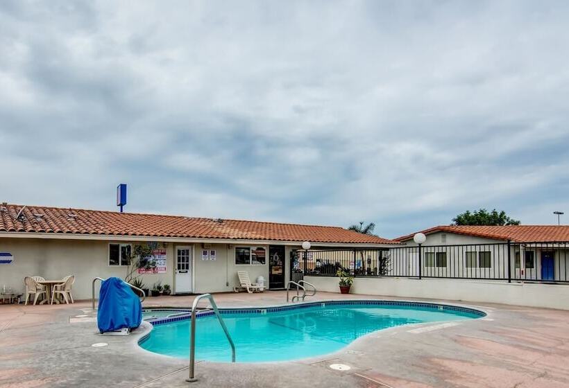 Motel 6 Manteca