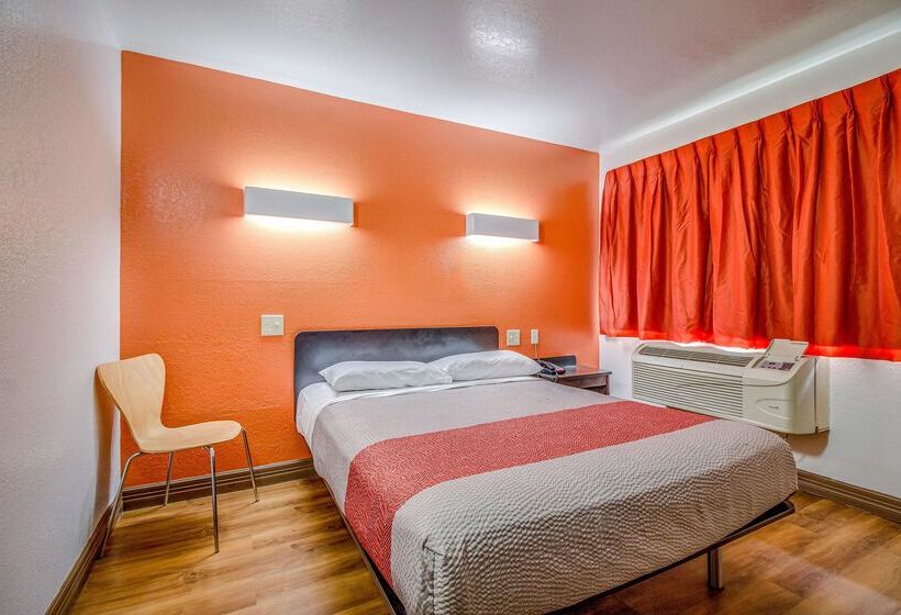 Motel 6 Conroe, Tx