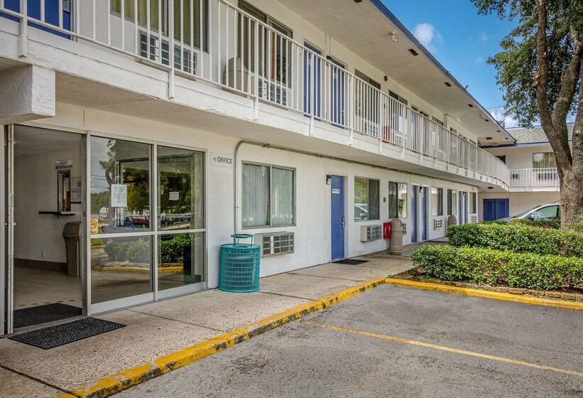 Motel 6 Conroe, Tx