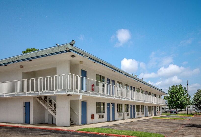Motel 6 Conroe, Tx
