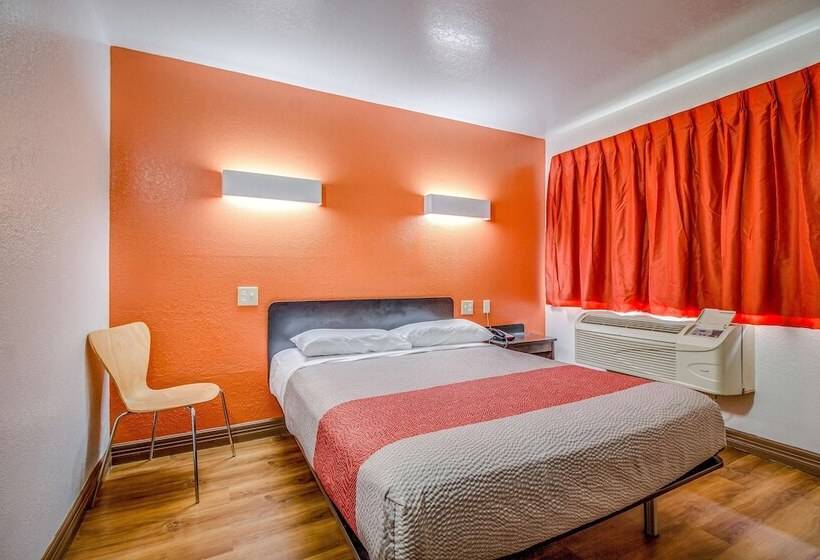 Motel 6 Conroe, Tx