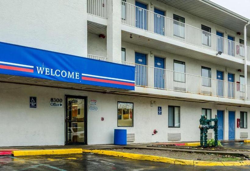 Motel 6warren, Mi  Detroit East