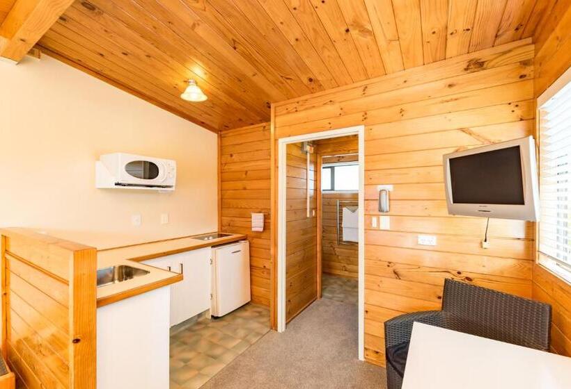 Outrigger Motel