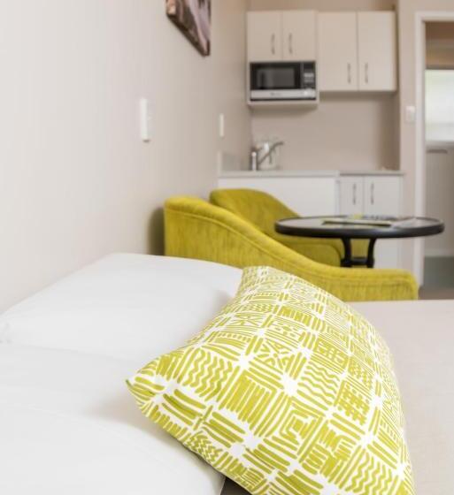 Outrigger Motel