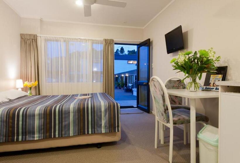 Outrigger Motel
