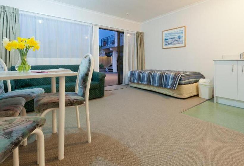 Outrigger Motel