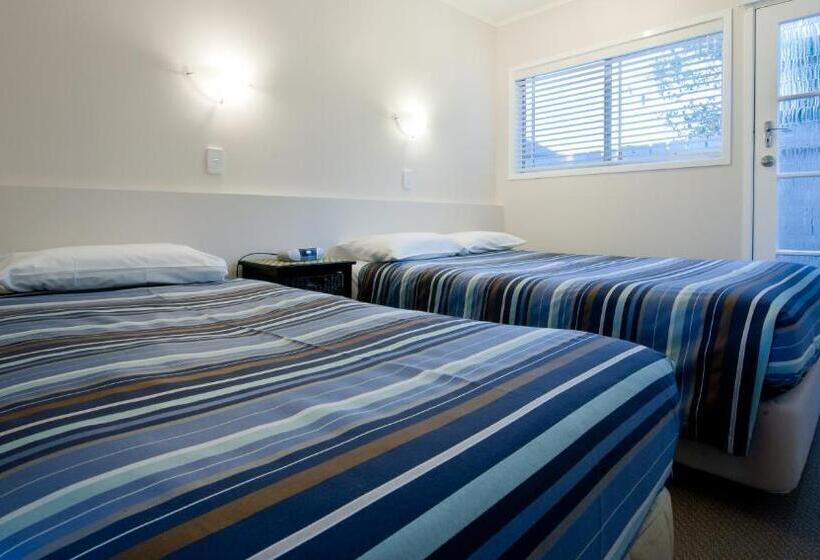 Outrigger Motel