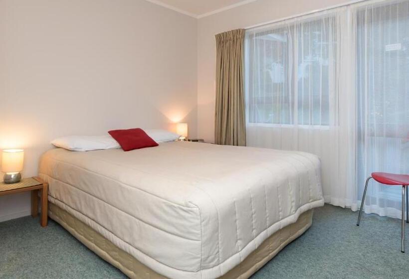Outrigger Motel