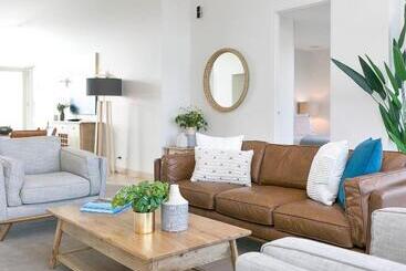 Sullivans Cove Apartments