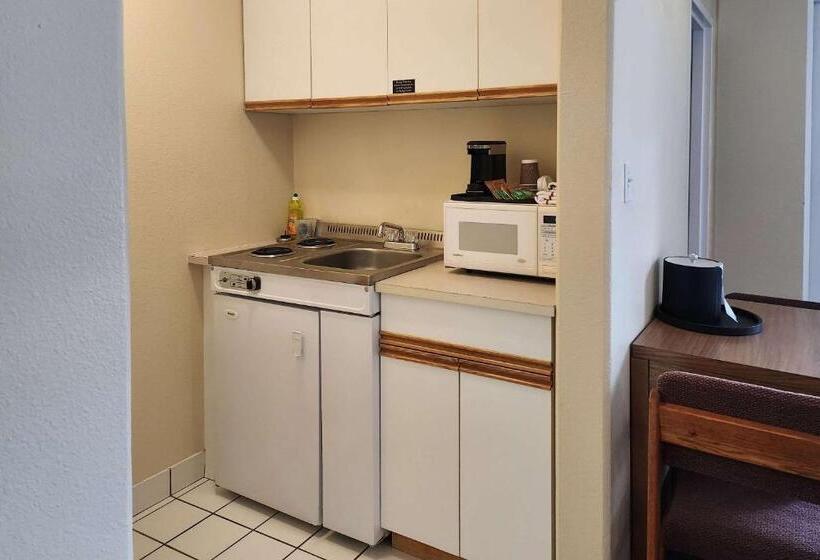 هتل Quality Inn & Suites