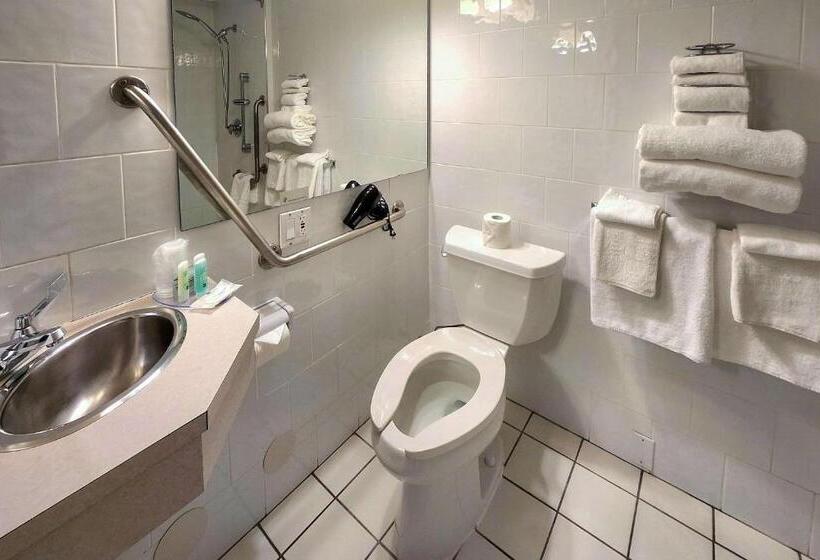 هتل Quality Inn & Suites