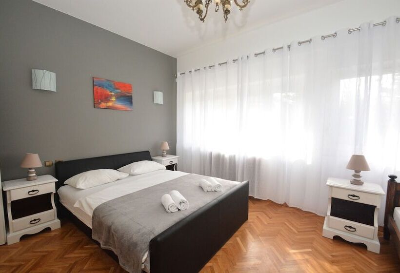 تختخواب و صبحانه Restaurant Pension Dioklecijan