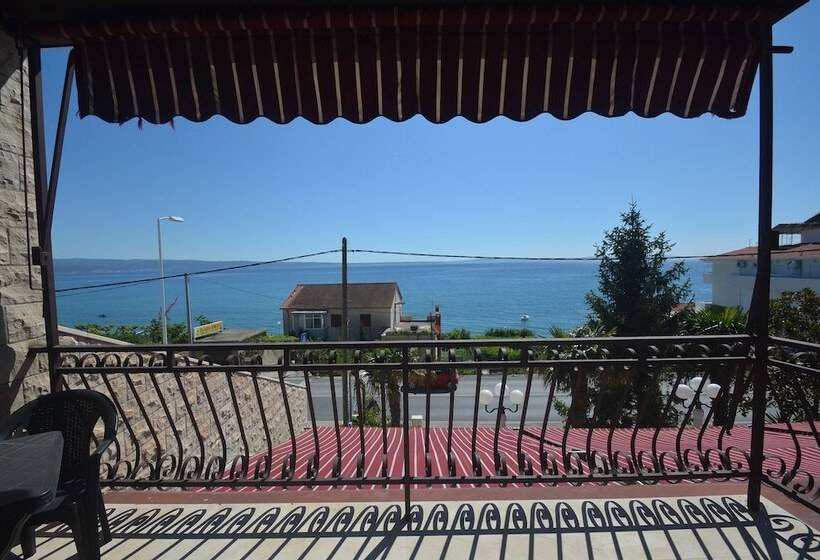 تختخواب و صبحانه Restaurant Pension Dioklecijan