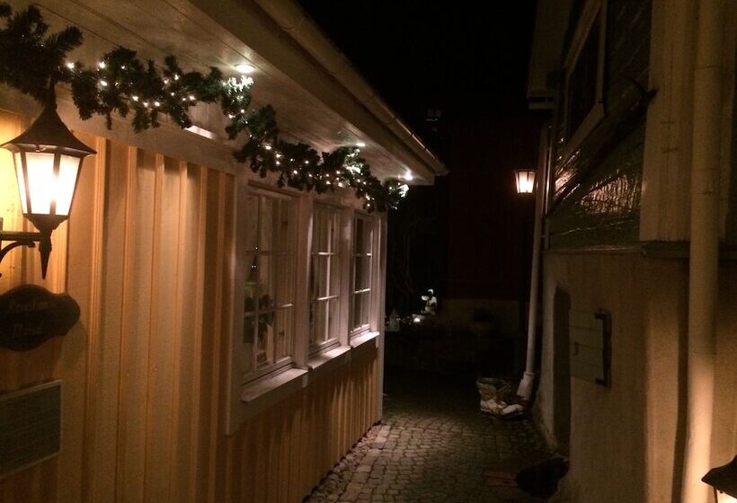 هتل Amalias Hus