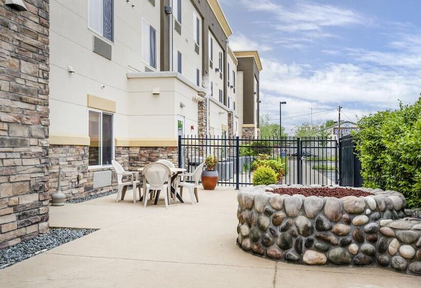 هتل Comfort Suites Redding  Shasta Lake
