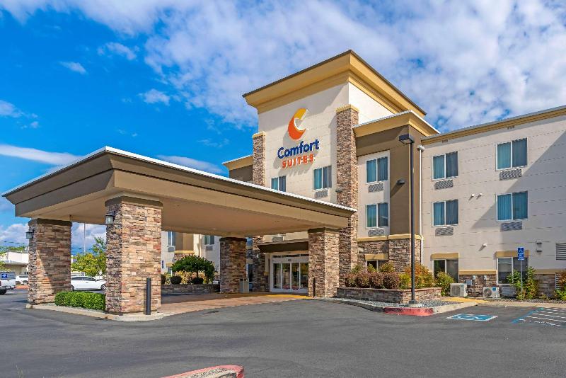هتل Comfort Suites Redding  Shasta Lake