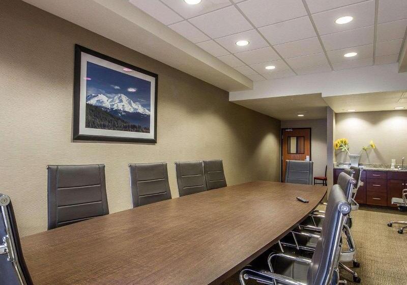 هتل Comfort Suites Redding  Shasta Lake