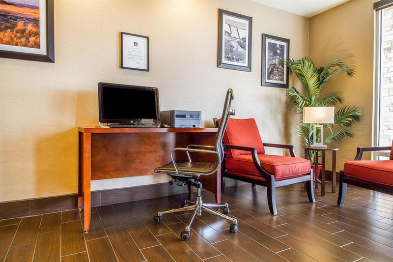 هتل Comfort Suites Redding  Shasta Lake