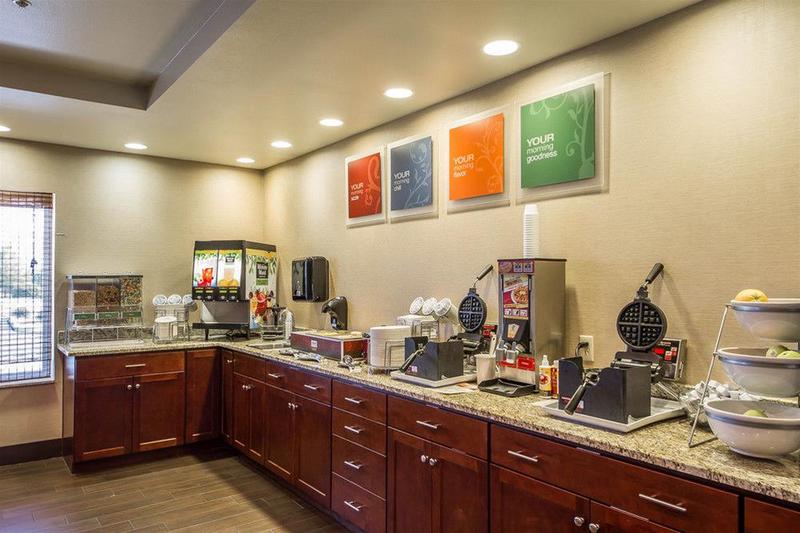 هتل Comfort Suites Redding  Shasta Lake