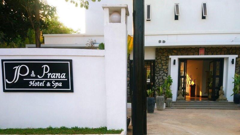 هتل Prana