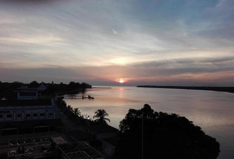 فندق Muar Traders