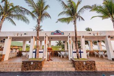 هتل Ngwe Saung Yacht Club & Resort