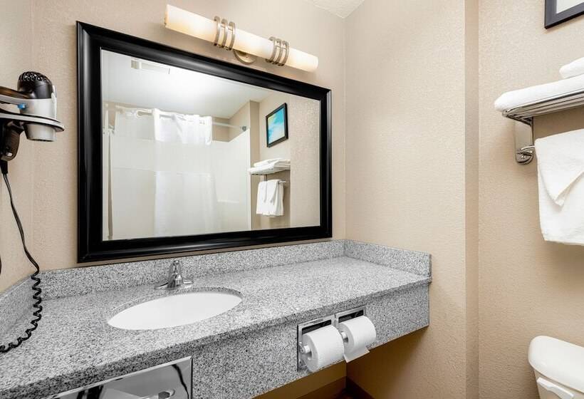 هتل Home Inn And Suites Lloydminster