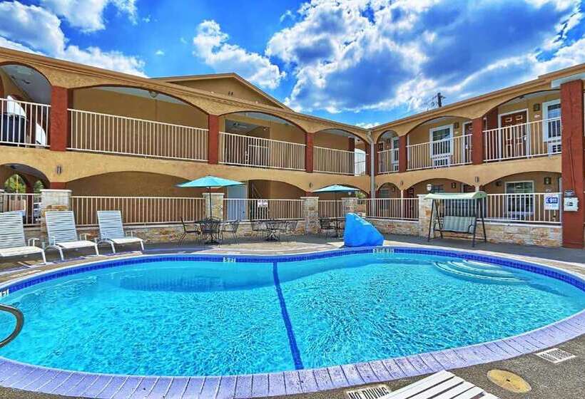 هتل Country Garden Inn