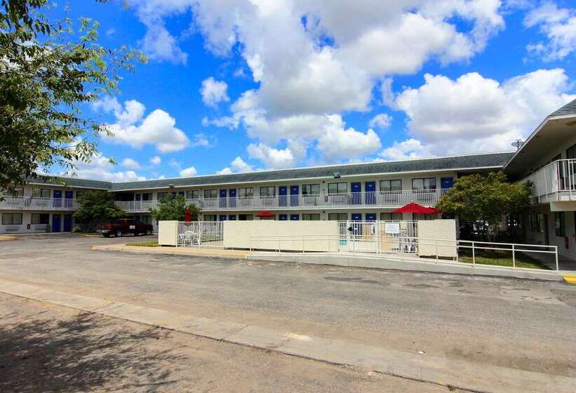 Motel 6 Kingsville, Tx