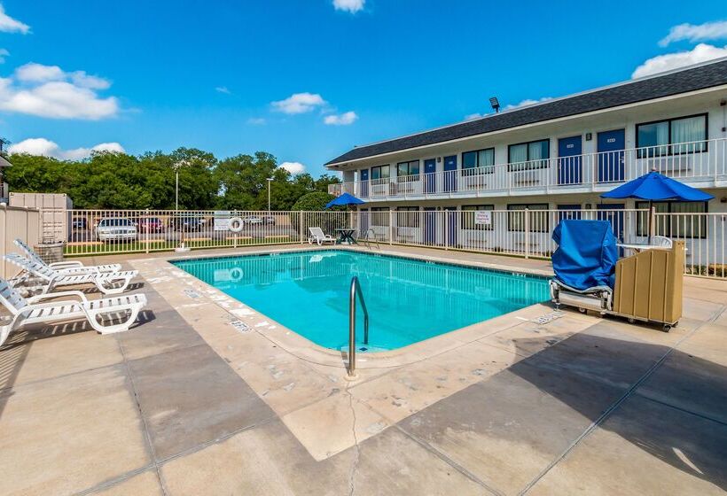 Motel 6bellmead, Tx  Waco
