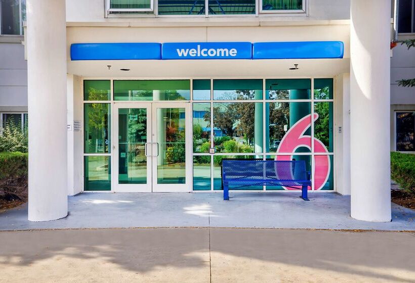 Motel 6burlington, On  Toronto West  Oakville