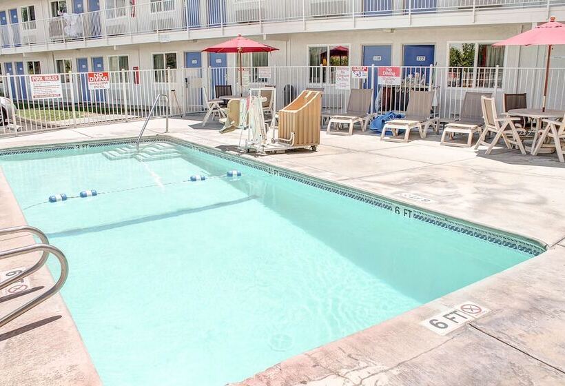 Motel 6 Lancaster, Ca