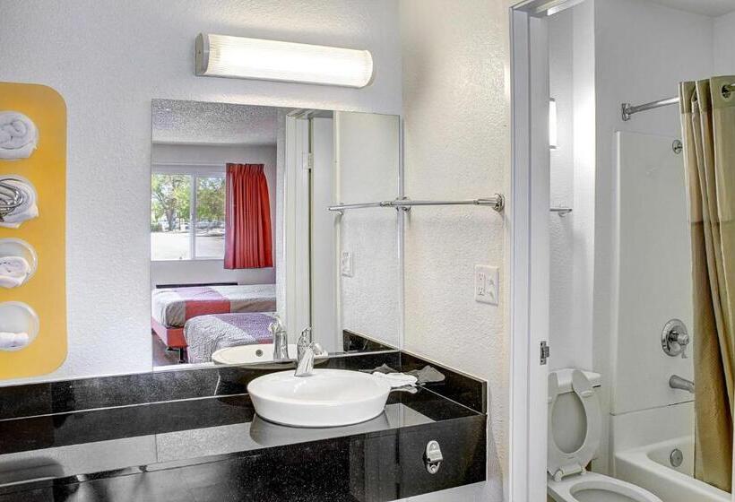 Motel 6 Lancaster, Ca
