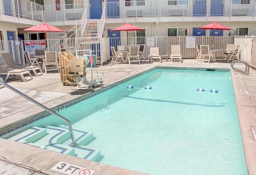 Motel 6 Lancaster, Ca