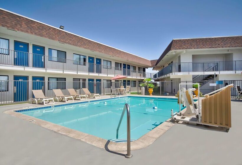Motel 6palmdale, Ca