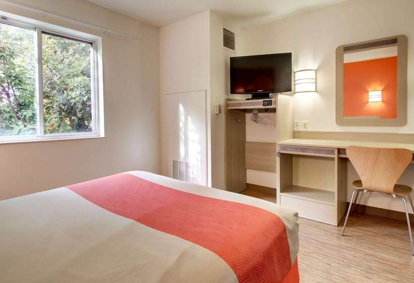 Motel 6 Springfield, Il I 55 I 72