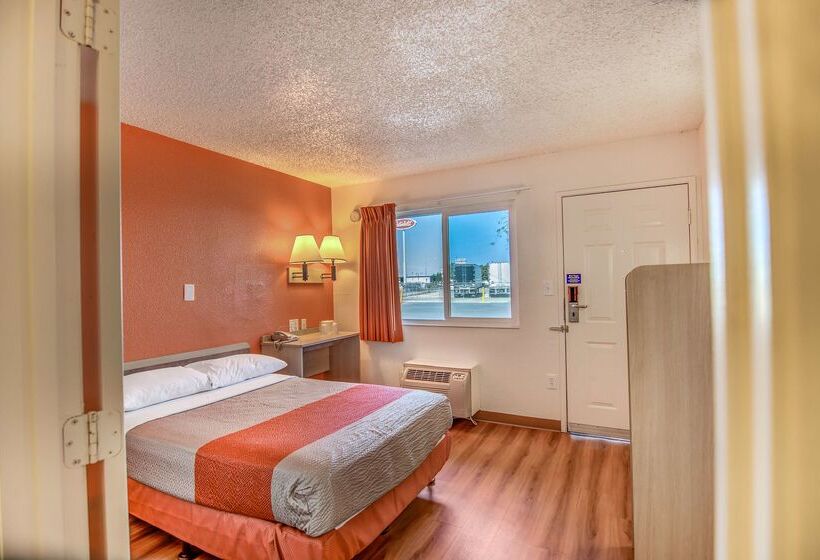 Motel 6stockton, Ca  Charter Way West
