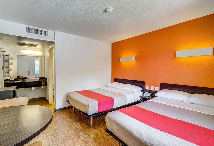 فندق على الطريق Park Inn By Radisson, Thornton