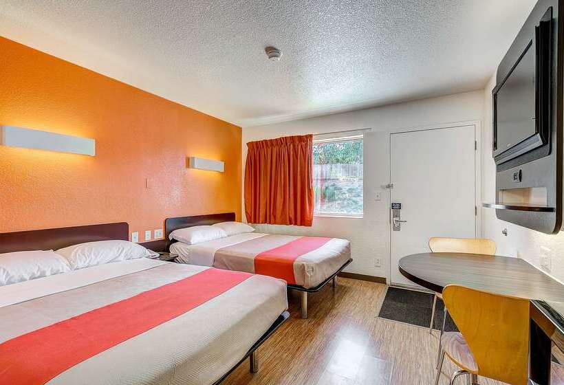 فندق على الطريق Park Inn By Radisson, Thornton