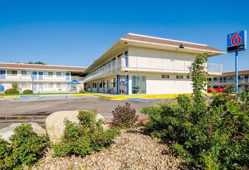 فندق على الطريق Park Inn By Radisson, Thornton