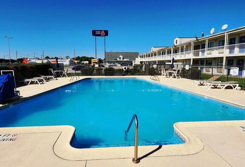 Motel 6webster, Tx  Houston  Nasa Lake