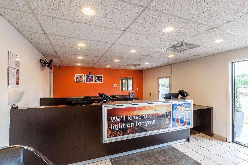 Motel 6webster, Tx  Houston  Nasa Lake