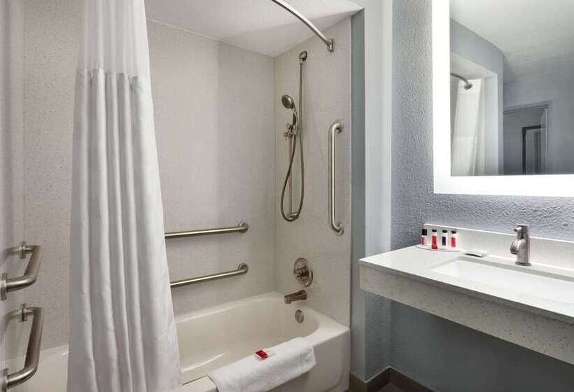 모텔 Baymont Inn & Suites Shawnee